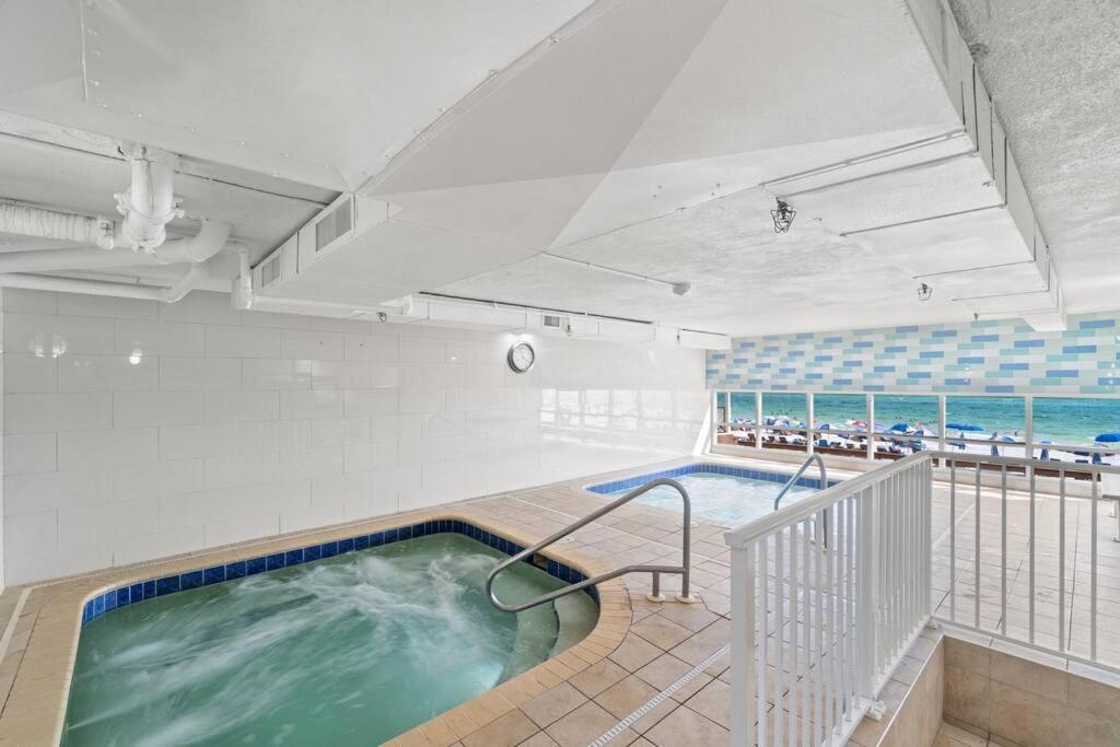 Ocean Front 29th Floor - Must Be 25 To Book Holiday home *